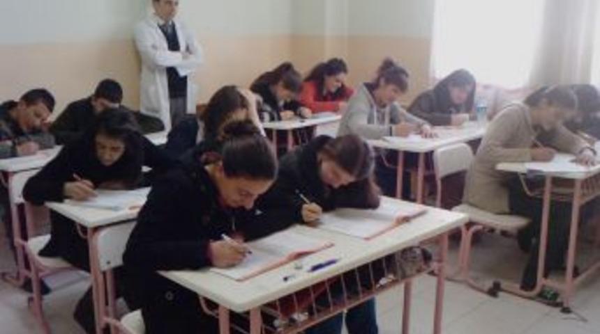 Seviye belirleme sınavına 2 bin &ouml;ğrenci katıldı