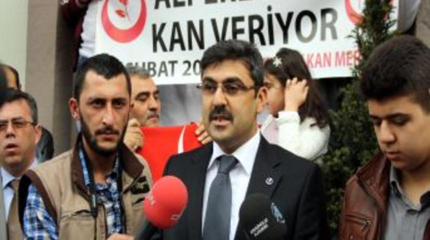 Hocali katliamını kınayan Alperenler kan verdi