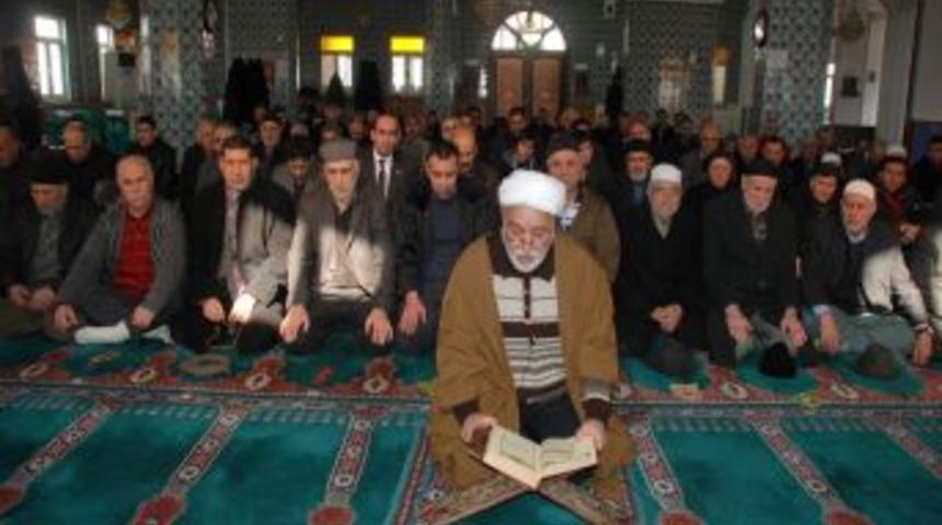 Hocalı şehitleri i&ccedil;in Kur'an okutuldu