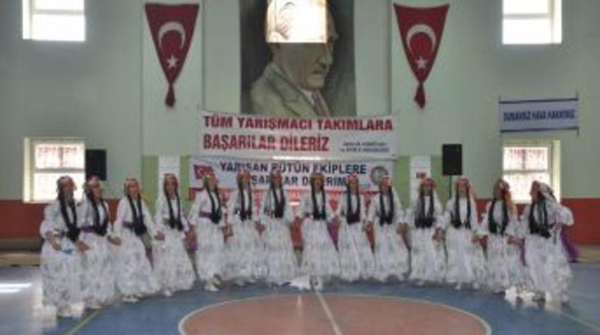 Siirt'te halk oyunları yarışması yapıldı