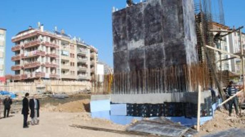 Turhal'da kule inşaatı yapımına tekrar başlandı