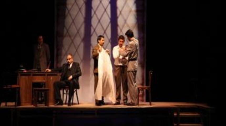 Reis Bey Atat&uuml;rk Kongre Merkezi'nde sahneleniyor