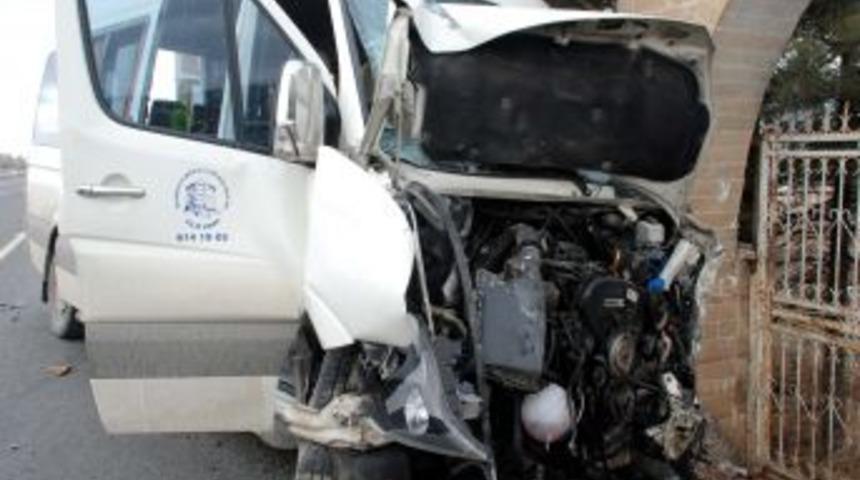 K&uuml;tahya'da trafik kazası: 8 yaralı