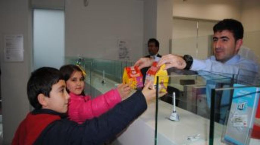 Sema Koleji &ouml;ğrencileri har&ccedil;lıklarını Van'a g&ouml;nderdi