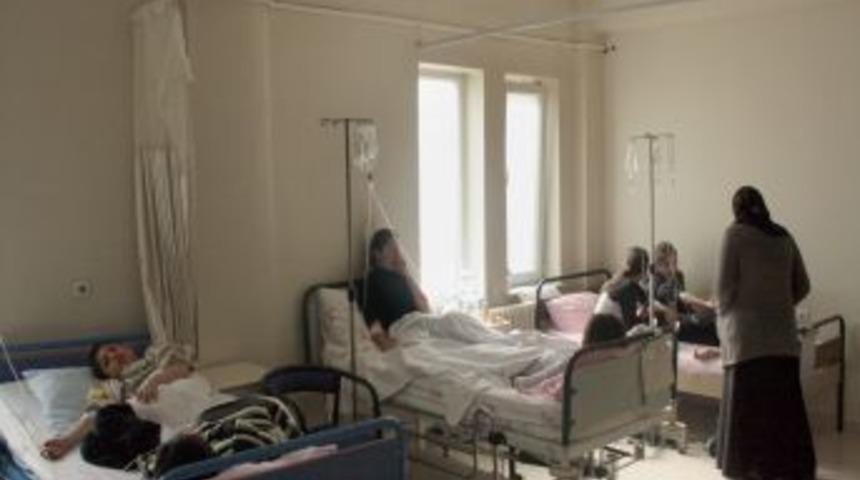 Zehirlenen &ouml;ğrenciler Gaziantep'e g&ouml;nderildi