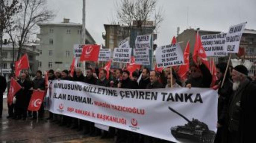 HAS Parti, tankların y&uuml;r&uuml;d&uuml;ğ&uuml; Sincan'da 28 Şubat karşıtı y&uuml;r&uuml;y&uuml;ş d&uuml;zenledi