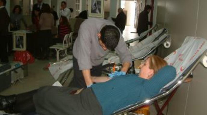 D&uuml;zce Defterdarlığı'ndan, Vergi Haftası kapsamında kan bağışı