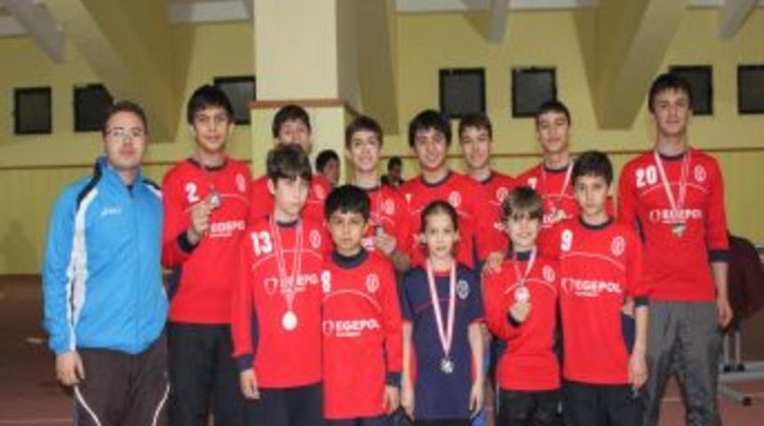 Bozyaka &Ouml;zel Yamanlar İlk&ouml;ğretim atletizmde İzmir şampiyonu