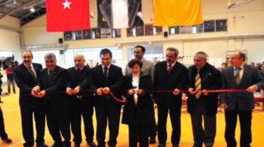 İn&ouml;n&uuml; &Uuml;niversitesi'nde sportif tırmanış duvarı a&ccedil;ıldı