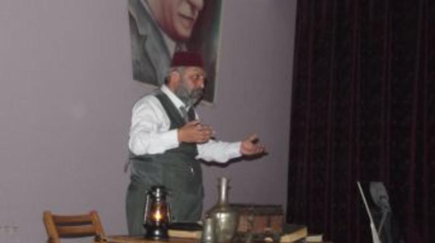 Safahat Adlı Oyun Yalvaçta Büyük İlgi Gördü