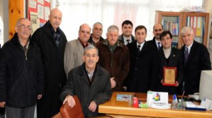 Eğitim g&ouml;n&uuml;ll&uuml;leri yılın muhtarını se&ccedil;ti