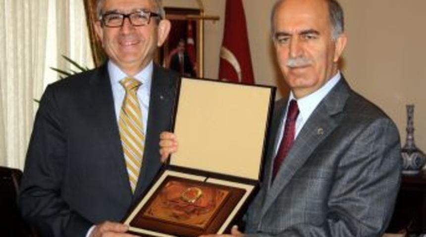 Bursa'da gelir ve kurumlar vergisi rekortmenleri &ouml;d&uuml;llendirildi