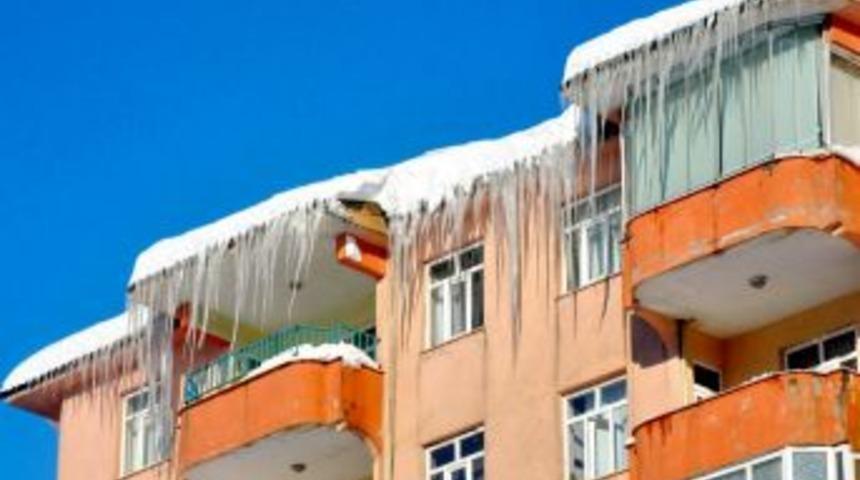 Bitlis'te kar yağışı yeniden başladı: 236 köy yolu ulaşıma kapandı