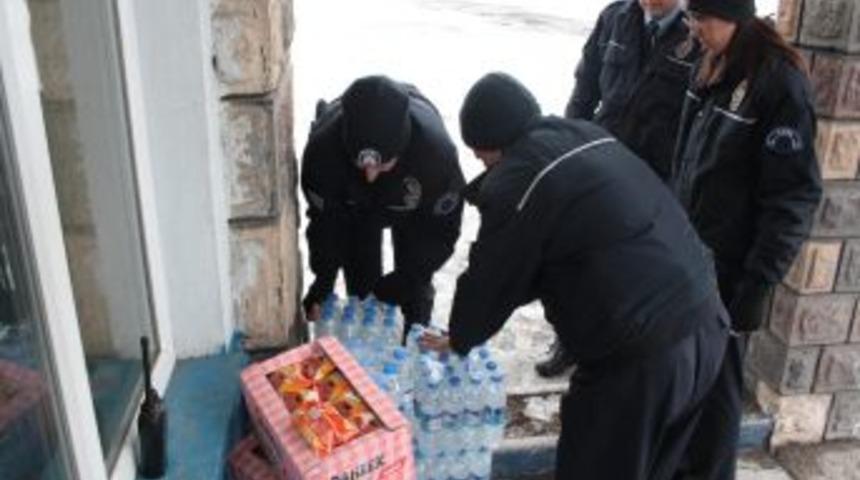 Polis, liselileri 'Fetih 1453' filmine g&ouml;t&uuml;rd&uuml;