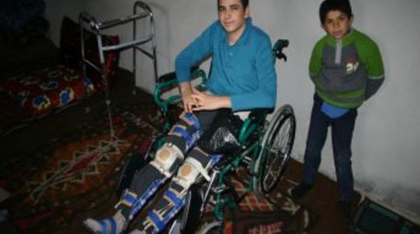 18 yaşındaki Yusuf, yeniden y&uuml;r&uuml;yebilmek i&ccedil;in yardım eli bekliyor