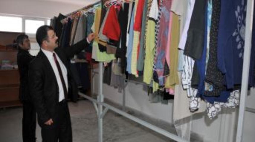 Hayır &Ccedil;arşısı yoksulların giyim ve gıda ihtiya&ccedil;larını karşılıyor