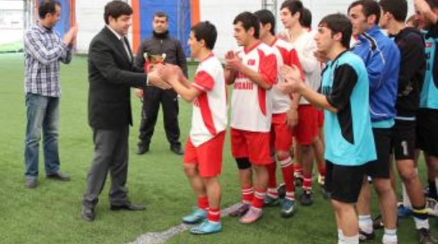 Liseliler Anadolu Mozaiği Futbol Turnuvası'nda kardeşlik mesajı verdi