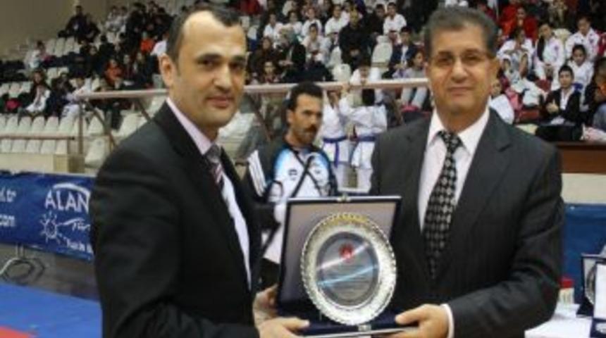 T&uuml;rkiye &Ccedil;ocuklar Karate Şampiyonası, Alanya'da başladı