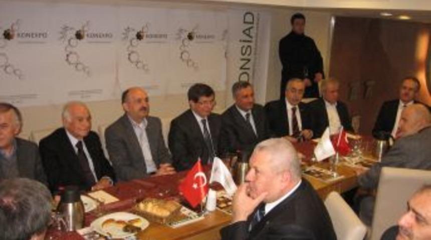 Bakan Davutoğlu: Hattı diploması yok, sathı diploması var