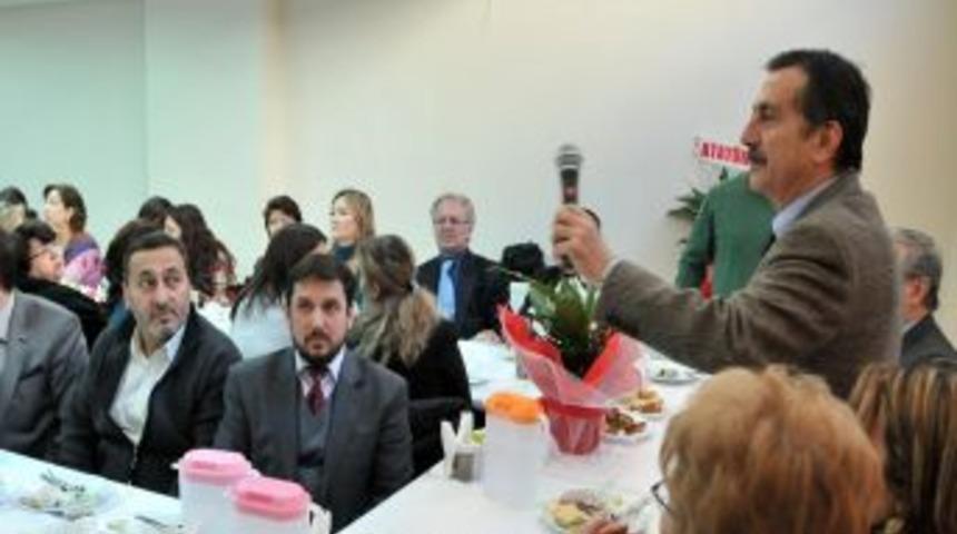 CHP'li Başkan: Toplumu anlamada iki nokta var, biri okullar, diğeri camilerdir