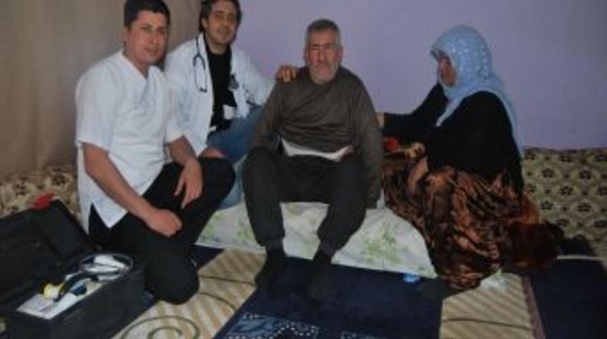 Evde sağlık hizmeti, yatalak hasta ve hasta yakınlarının y&uuml;z&uuml;n&uuml; g&uuml;ld&uuml;r&uuml;yor