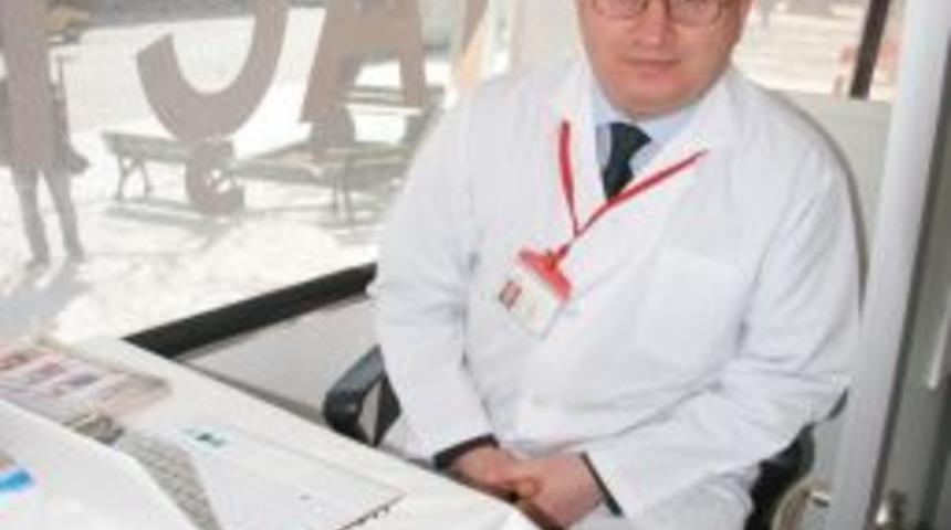 Kan alma otob&uuml;s&uuml; Burhaniye&rsquo;de ilk g&uuml;n 70 &uuml;nite kan topladı