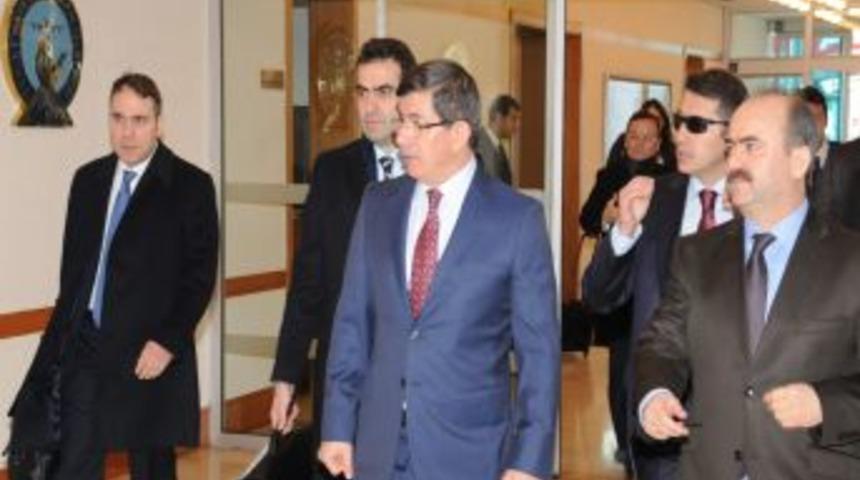 Bakan Davutoğlu: Helikopterimiz d&uuml;şt&uuml;, kayıp sayısı hen&uuml;z net değil