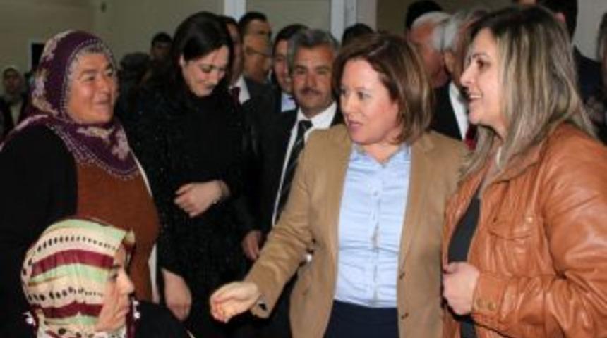 Milletvekili Gürkan AK Partili kadınlarla bir araya geldi
