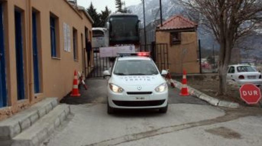 Pozantı &Ccedil;ocuk Kapalı Ceza İnfaz Kurumu'ndan nakiller başladı