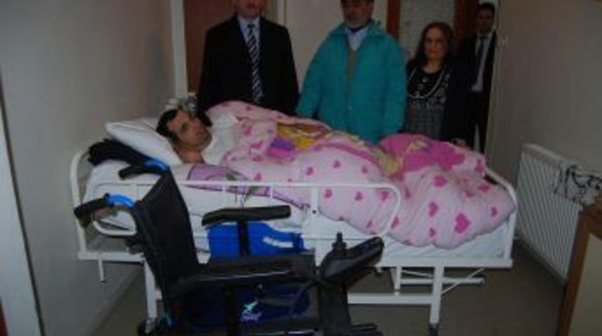 Kaza kurbanı gence ak&uuml;l&uuml; araba verildi