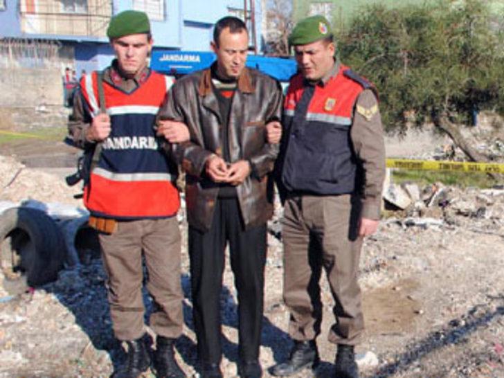 Poposunu dokunan ev arkadaşını öldürdü Adana Haberleri