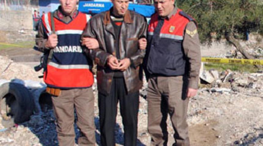 Poposunu dokunan ev arkadaşını &ouml;ld&uuml;rd&uuml;