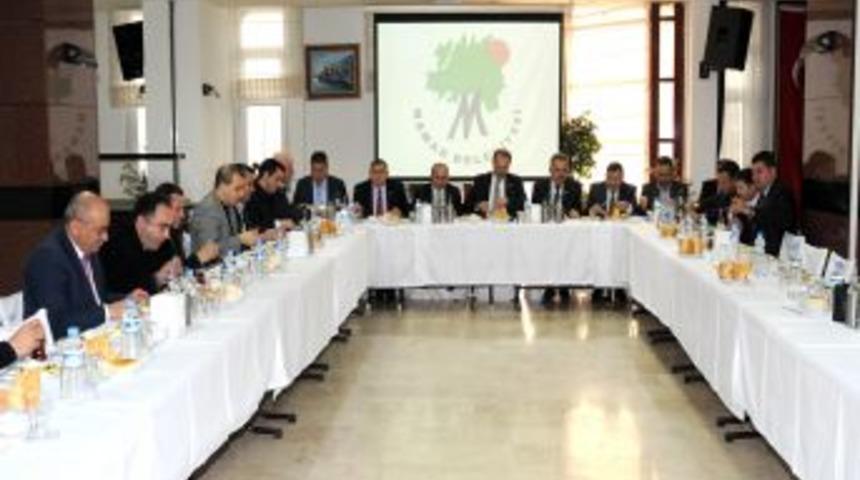 Başkan Akg&uuml;l, esnafla istişare toplantısı d&uuml;zenledi