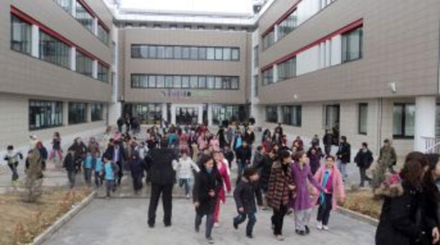 Minik &ouml;ğrencilere uygulamalı deprem ve yangın eğitimi