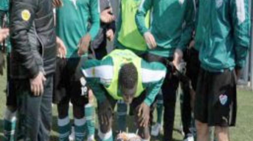 Bursaspor'da N'Diaye'ye yumurta s&uuml;rprizi