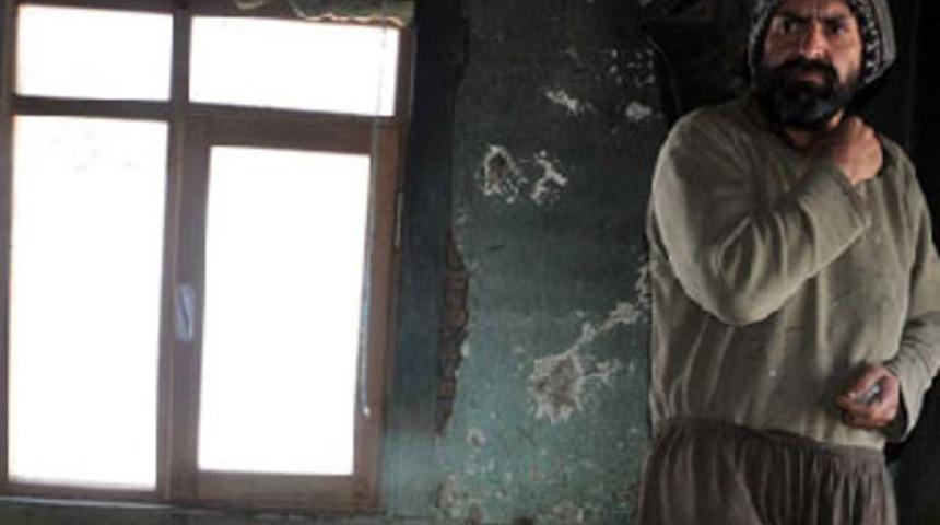 Sevdiği kız evlenince aklını ka&ccedil;ırdı