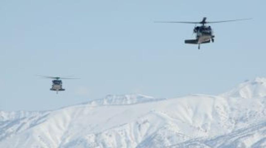 Şırnak&rsquo;ta askeri helikopterle 2 hastayı kurtarıldı