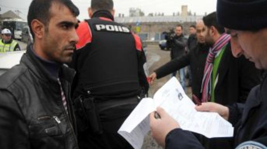 Emniyet M&uuml;d&uuml;r&uuml;, Diyarbakır'ın arka sokaklarında asayiş uygulaması yaptı