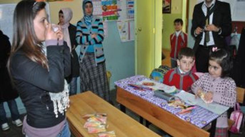 &Ouml;ğrencilerin mendili g&uuml;l kokacak