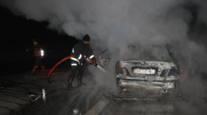 Düzce’de seyir halindeki otomobil yandı