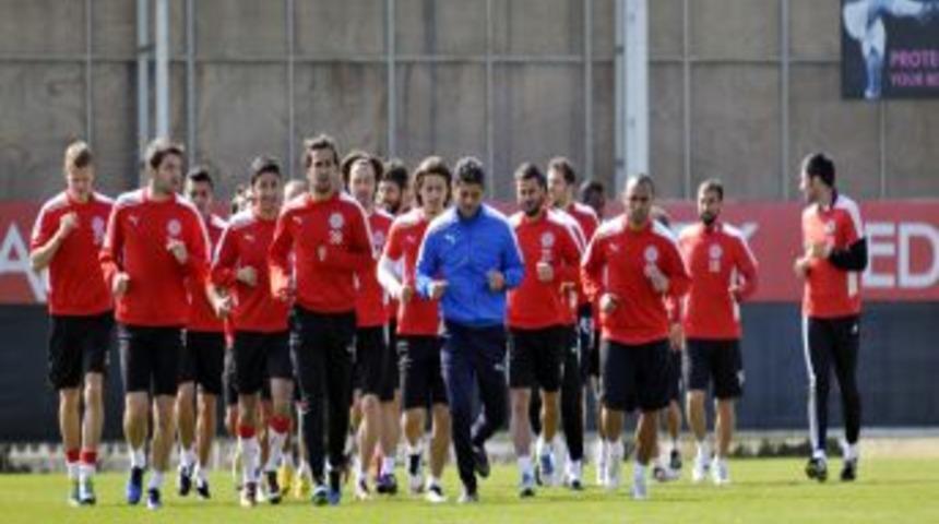 Mehmet &Ouml;zdilek: Trabzonspor&rsquo;u ligde yendik, kupada da yenebiliriz