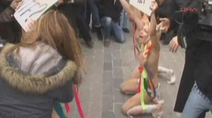 Femen kızlarından Ayasofya'da &ccedil;ıplak eylem!