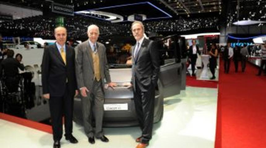 Başkan Altepe, Cenevre'de Karsan standını gezdi