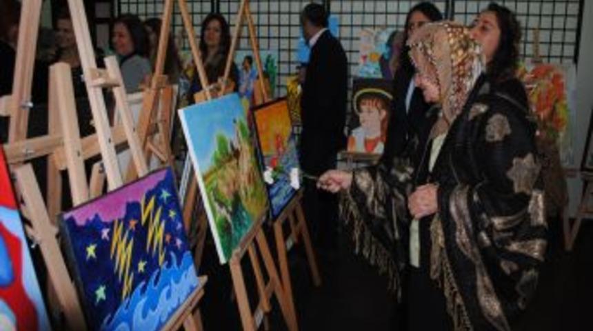 8 Mart D&uuml;nya Kadınlar G&uuml;n&uuml;'nde resim sergisi a&ccedil;tılar
