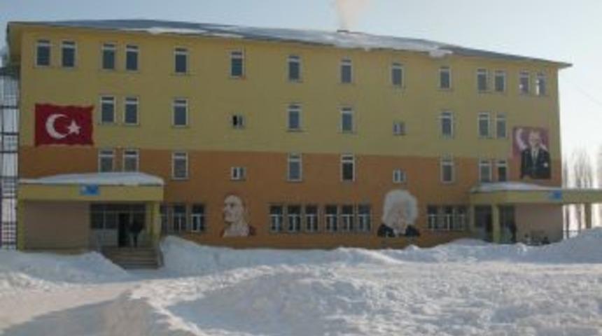 Depremde hasar g&ouml;ren kız yurdu g&uuml;&ccedil;lendirildi