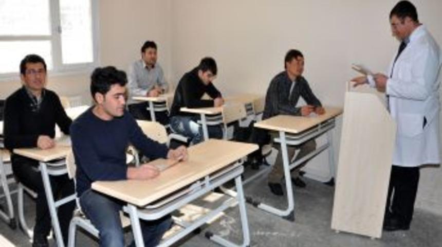 Okuma salonları dar gelirli &ouml;ğrencilerin umudu oldu