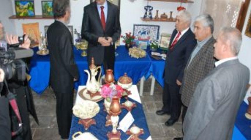 Ev hanımlarının yaptığı el sanatları g&ouml;r&uuml;c&uuml;ye &ccedil;ıktı