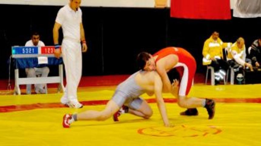 Amasya&rsquo;da okullar arası g&uuml;reş m&uuml;sabakası d&uuml;zenlendi