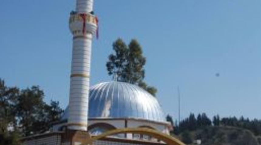 Cami yaptıran hayırsever işadamı g&ouml;zyaşlarını tutamadı