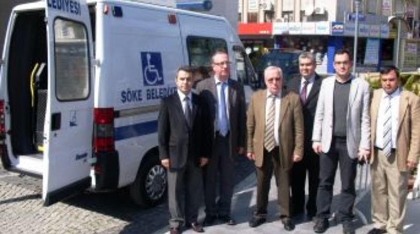 S&ouml;ke Belediyesi engelli taşıma aracını hizmete soktu